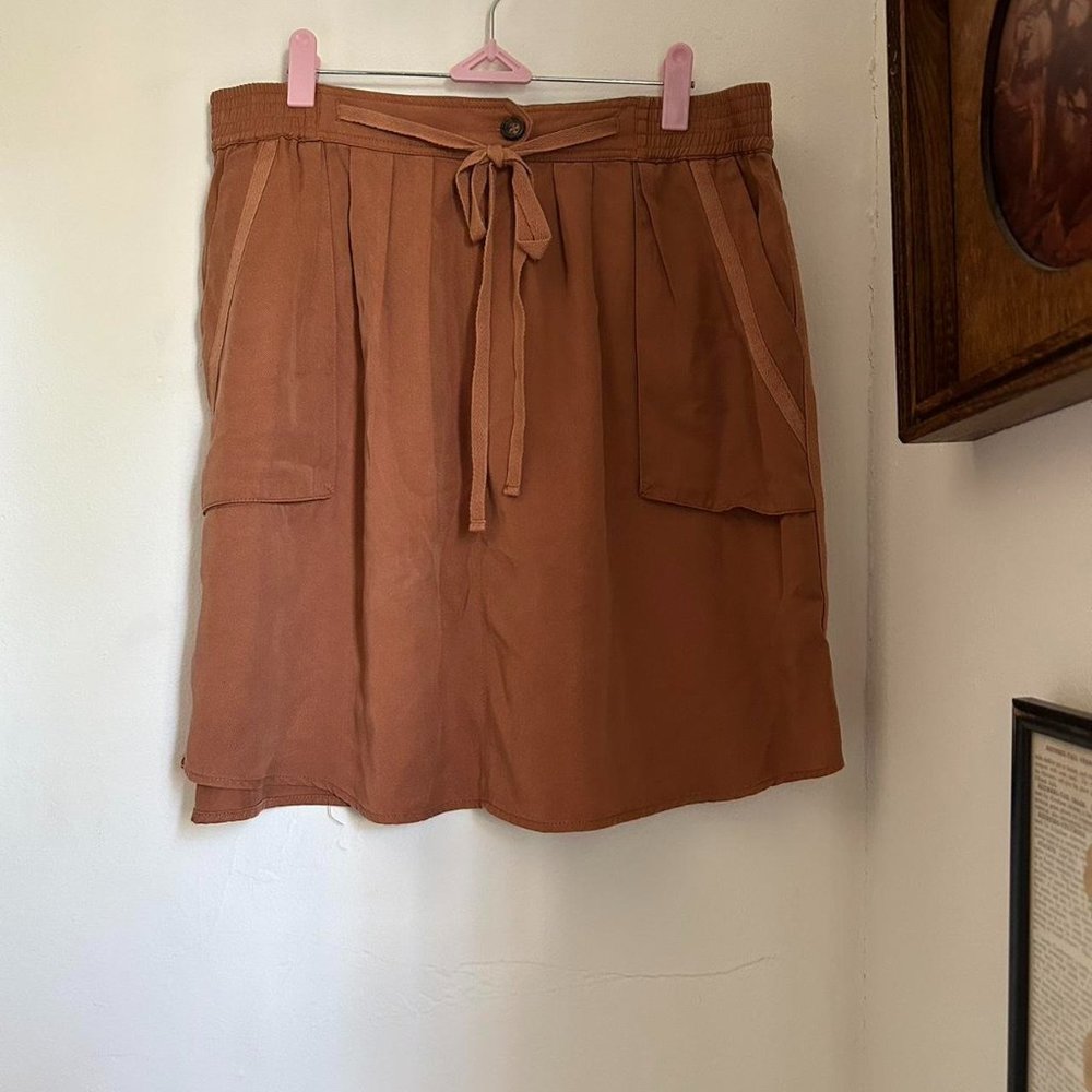 large anthropologie mini skirt with stretchy waist and deeeep pockets!
